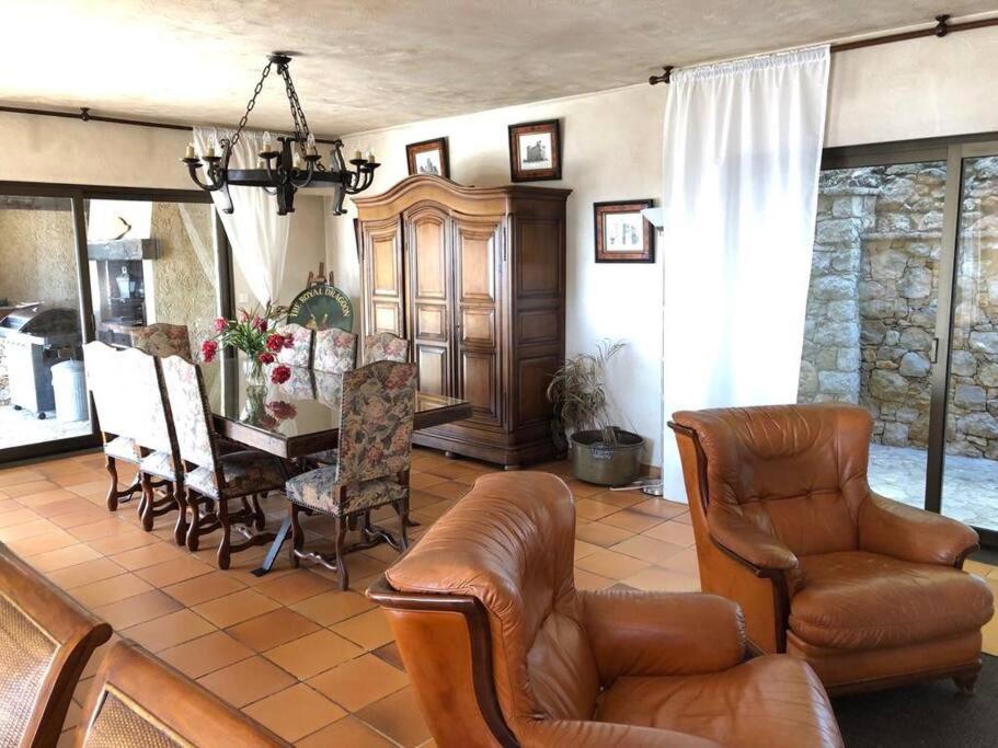 Villa Loucisa Piscine Vue 8 Chambres 25 Personnes *